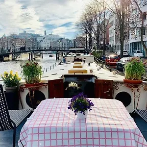 https://romantic-houseboat.amsterdamhotelsnl.com