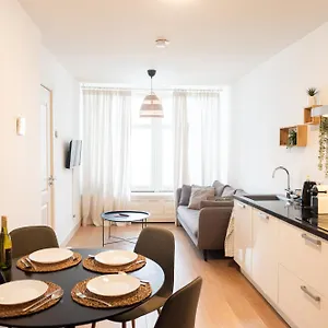 https://luxurious-2-bedroom-apartment-canal-view.amsterdamhotelsnl.com